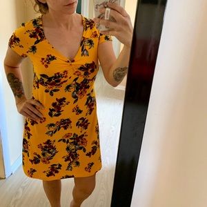 ✅Yellow / flower print dress
